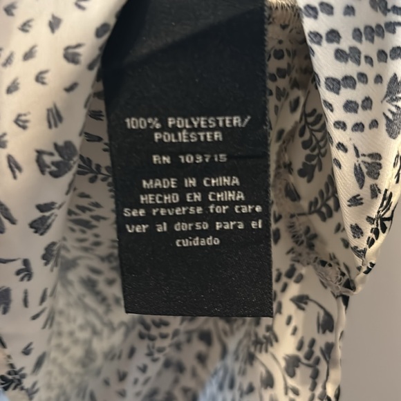 Zac & Rachel vneck blouse size small - Picture 5 of 6